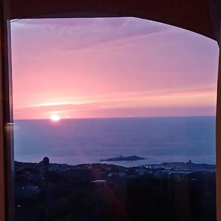 بيت للعطل La Frisaia Vista Mare L4 *